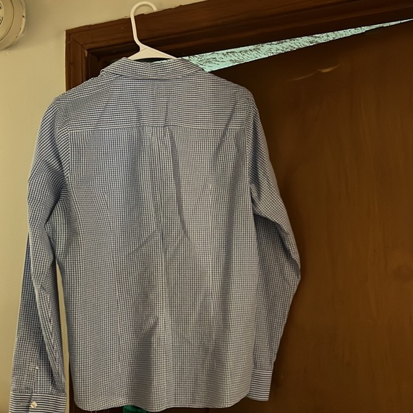 Vineyard Vines Button Downs - Picture 4 of 4